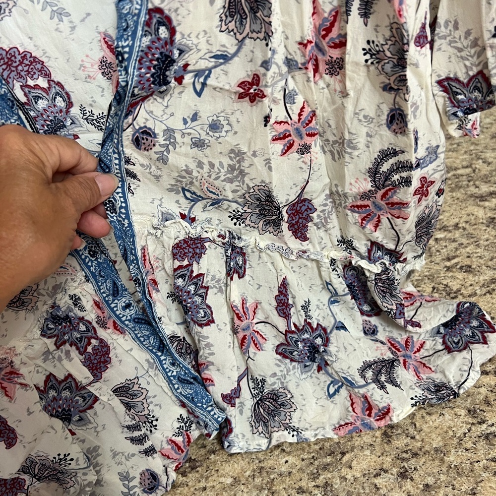Maurice’s Lightweight Floral Kimono Cardigan blouse in White, Blue & Burgundy - Picture 2 of 7